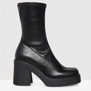 WORN ONCE Steve Madden klayton boots in black